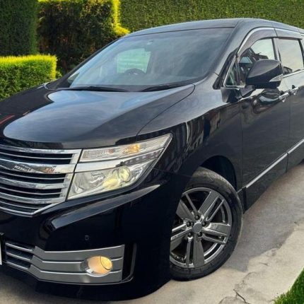 Nissan Elgrand 2.5l petrol automatic